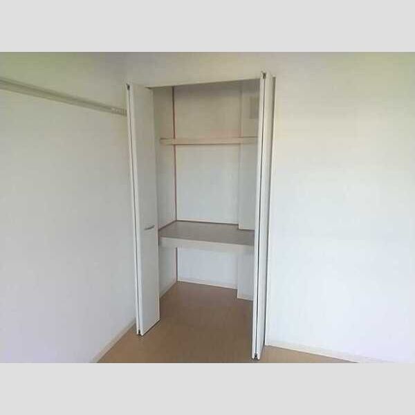 ミストグラス201号室 収納(扉開き)