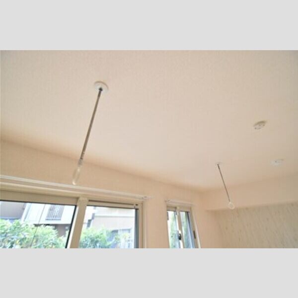 コンフィデンテⅠ102号室 室内物干し