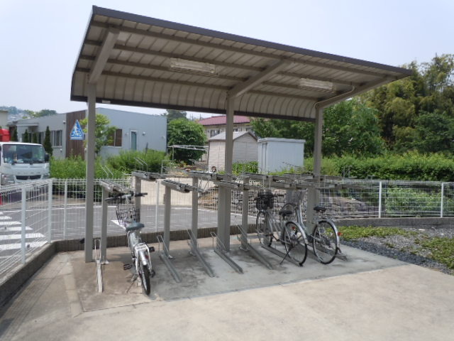 ハーミット高幡0206号室 駐輪場