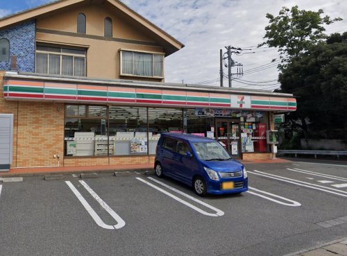 川口市東貝塚戸建 【コンビニエンスストア】セブンイレブン 川口安行原店まで748ｍ