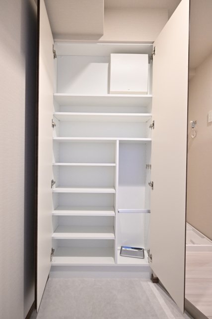 ＧＲＡＮＳＩＴＥ　ＮＡＫＡＭＥＧＵＲＯ4階 靴入