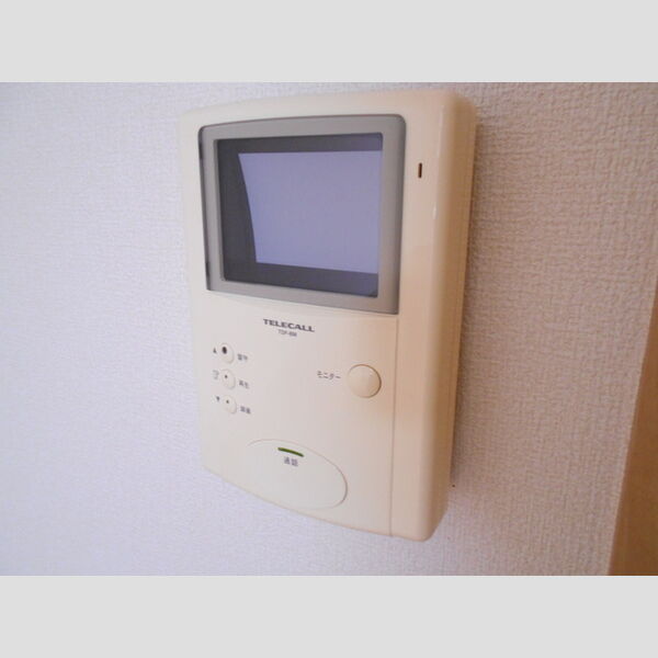 エストモナリエ105号室 TVモニター付きインターフォン!