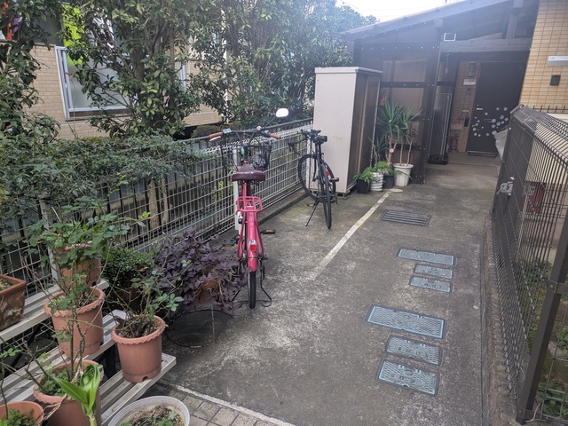 ホワイトヘイヴン0102号室 ロビー