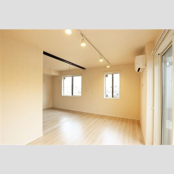 フライハイト305号室 リビングから洋室