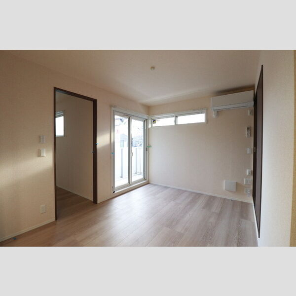 シェーンブルーメ横浜301号室 リビング