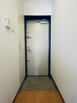 リブリ・エムール1階 玄関