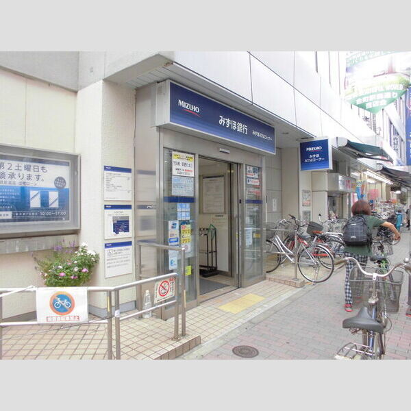 ネブラスカ201号室 みずほ銀行金町支店まで約1,300m