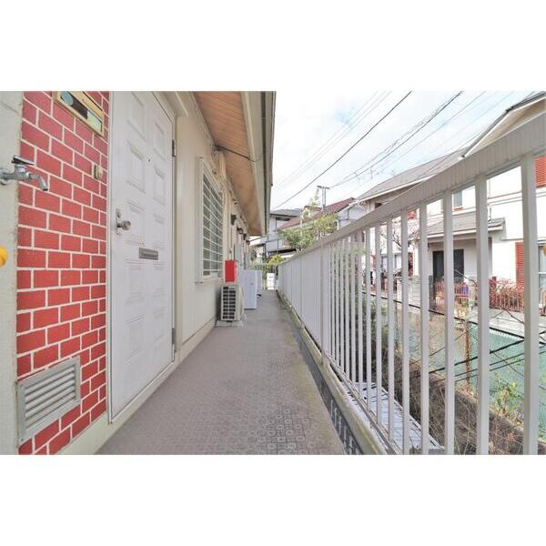 彩亮ハウス202号室 エントランス