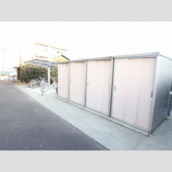 メゾンふじ 物置と駐輪場