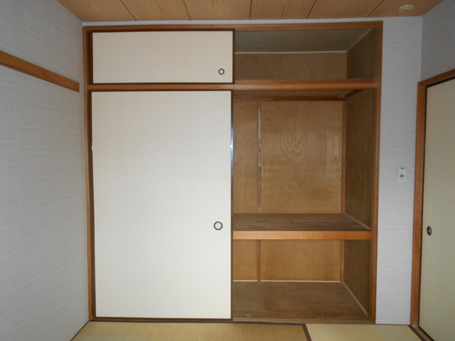鵜野森グリーンヒルズA403号室 収納