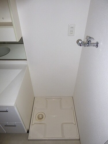 グローリオ品川シーサイド 室内洗濯機置場　※2021年11月撮影