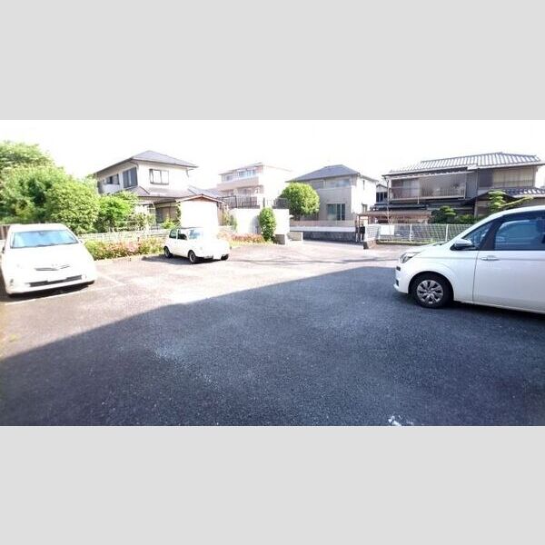 ハイムブローニュ 駐車場