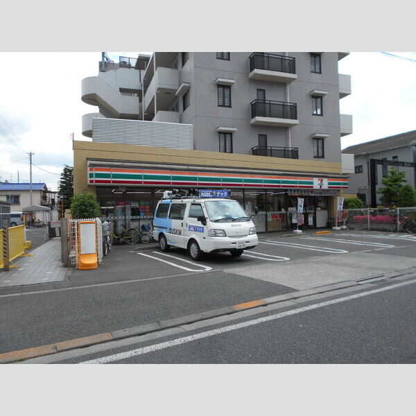 ルミエール輝 駅前セブンイレブン