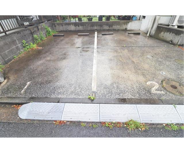 グローリー原宿B棟 駐車場