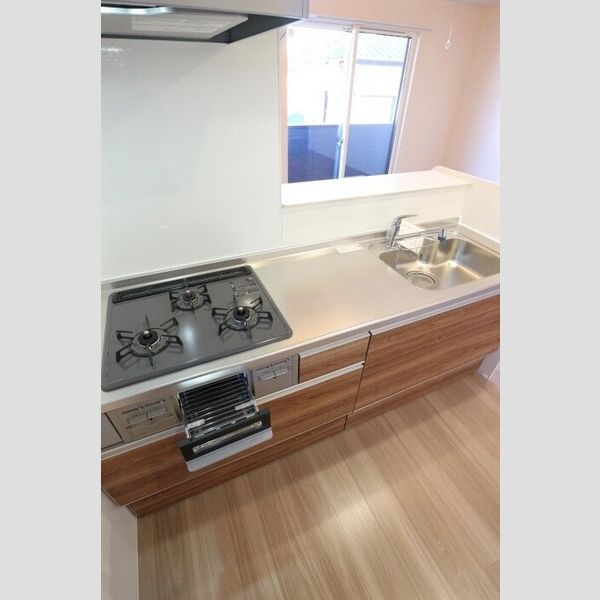 ハイピクチャー　　E棟201号室 ガスコンロ3口　グリルも付いてます