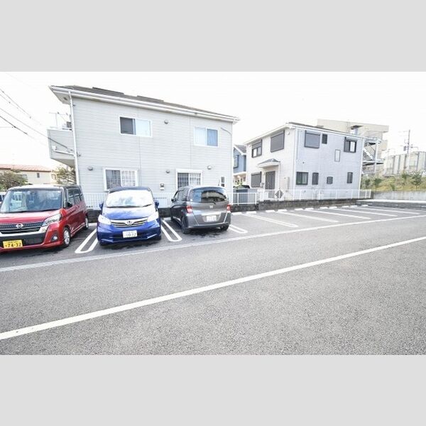 セシリエール 駐車場