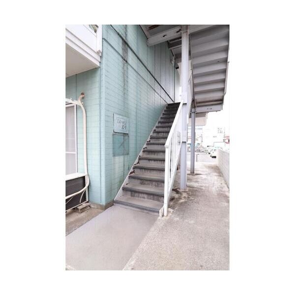 エステートピア・ルリ303号室 エントランス