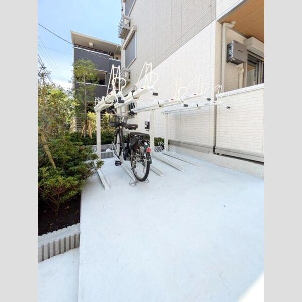 セレスティア南篠崎町105号室 駐輪場