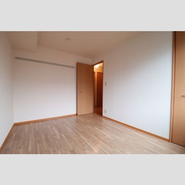 ヴェルドミール　弐番館202号室 洋室　6帖