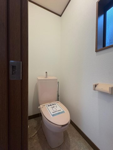 アルストロメリア ２階にもトイレあります。忙しい朝の時間帯に重宝します。