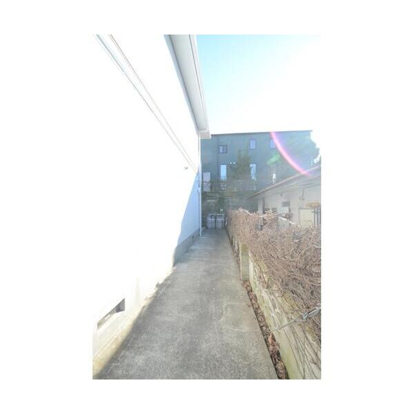 ジョリエ新百合ヶ丘105号室 エントランス