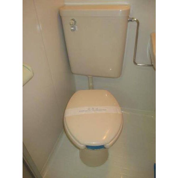 メゾン・ド・ヴィレ　鷺沼0108号室 トイレ