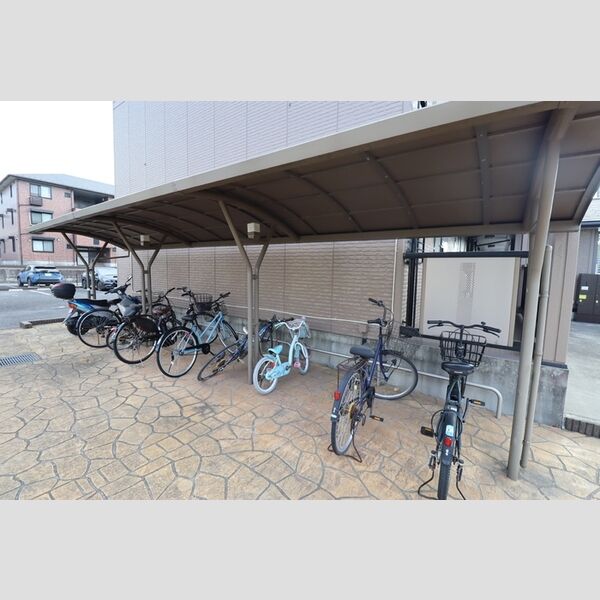 グランドパレス302号室 駐輪場