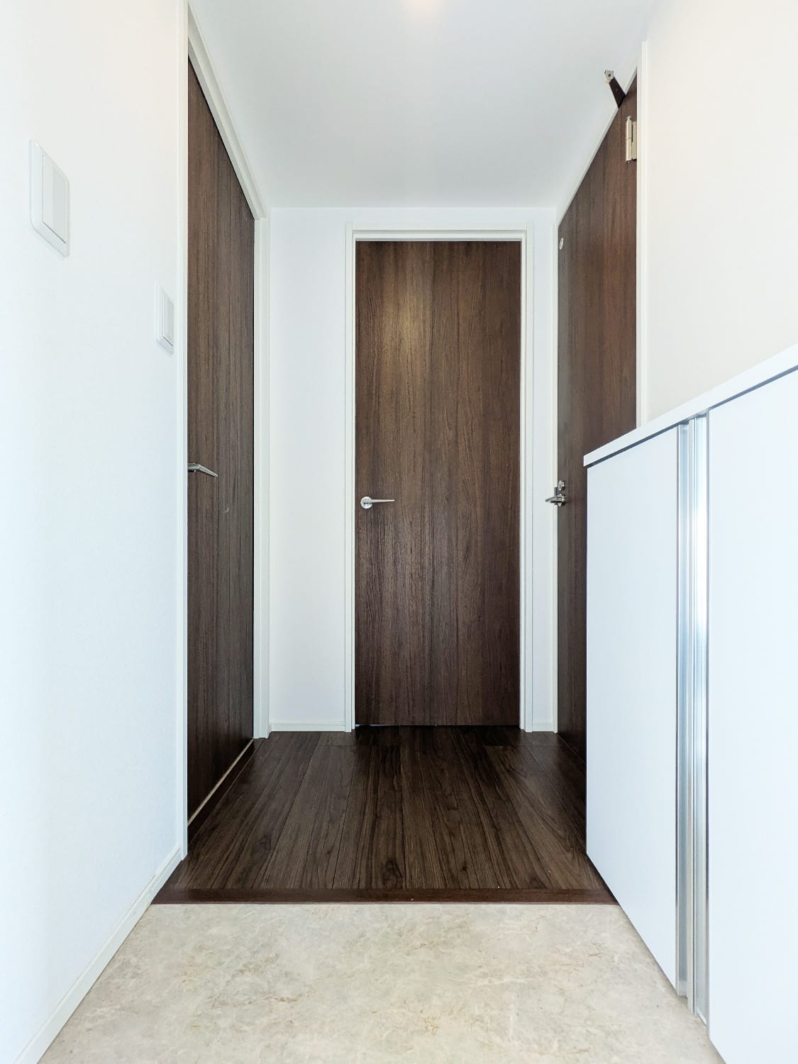 ハイスタンダード堀切 玄関