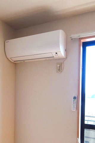 ルミエール・アイユーＡ棟A-2号室 洋室１　エアコン　※現況優先