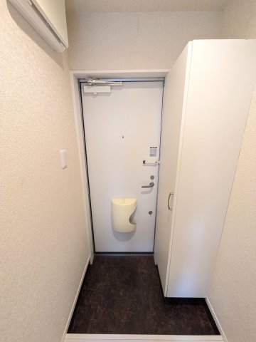 パース西戸部2階 玄関