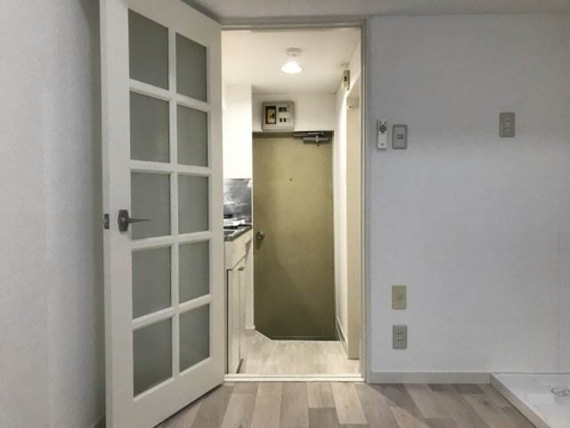 プラザ・ドゥ・エボリ2階 別室参照