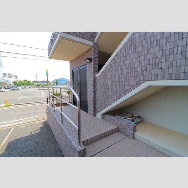 シャルマンピア103号室 エントランス