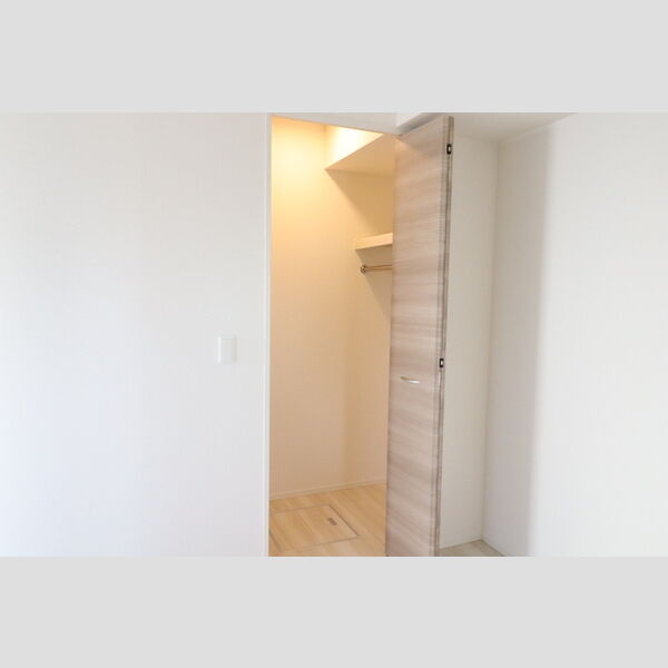 フラーリッシュ101号室 クローゼット