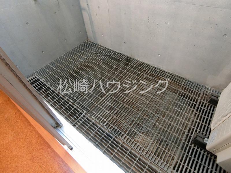 TRINITE Rouge バルコニー