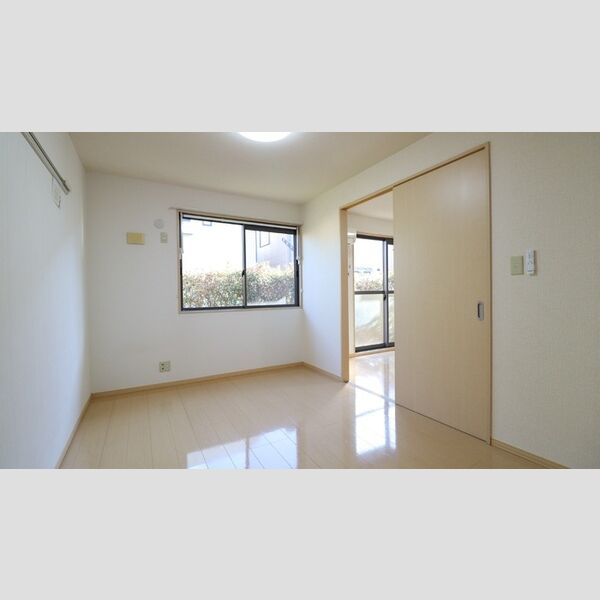 レディアガーデン102号室 ★洋室6帖★