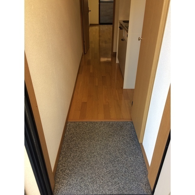 アンプルール クラージュ 逗子A 玄関