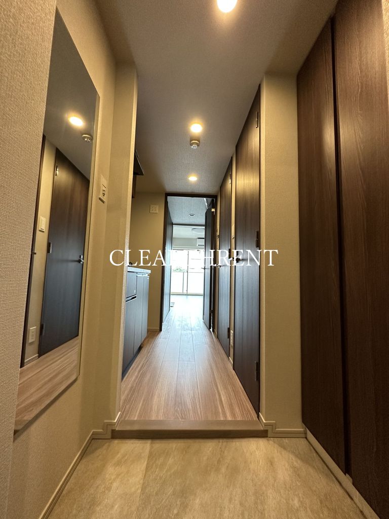 コンシェリア中野弥生町 ＴＨＥ ＲＥＳＩＤＥＮＣＥ3階 収納もある玄関です