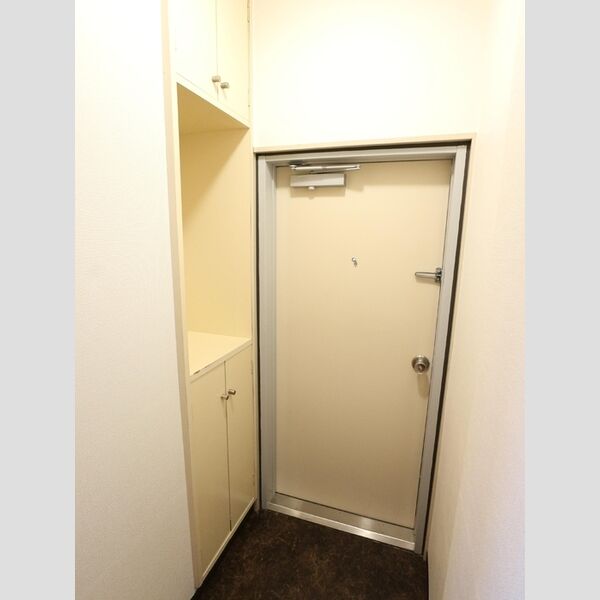 AWAビル202号室 玄関