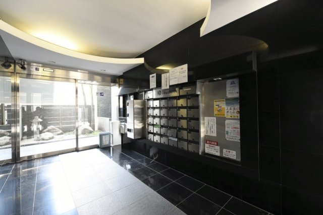 スカイコート武蔵関・伊勢亀ビル3階 エントランス