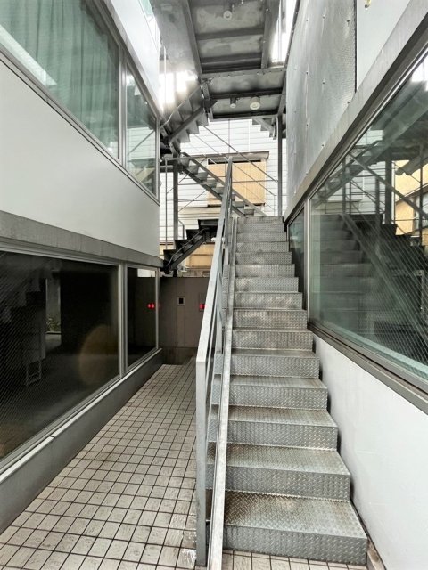 Ｍｏｎ－ｎａｋａ　Ａｐａｒｔｍｅｎｔ　Ｔｅｒｒａｃｅ203号室 エントランス