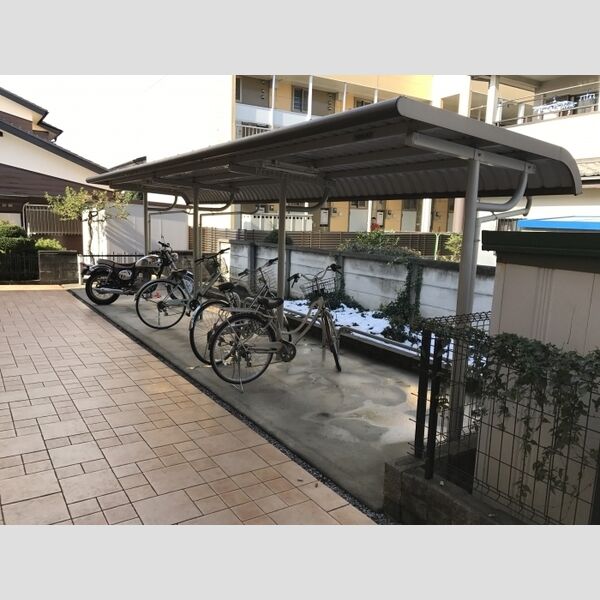 ファミール多摩平 駐輪場