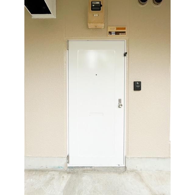 リブレス金町東水元　旧　第六竹石マンション107号室 玄関