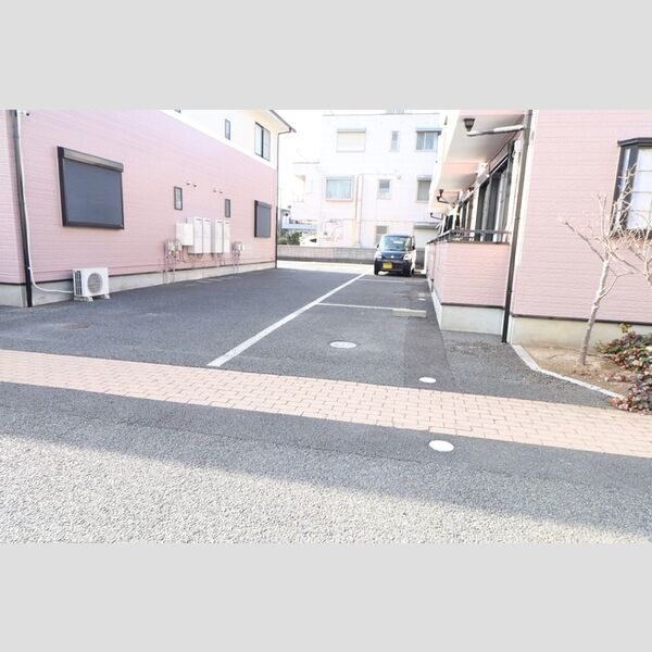 りぜーる・みさと　弐番館 駐車場②