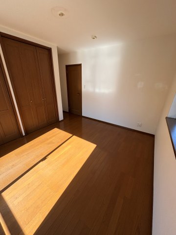 Ｕテラスハウス101号室 広々とした洋室です♪