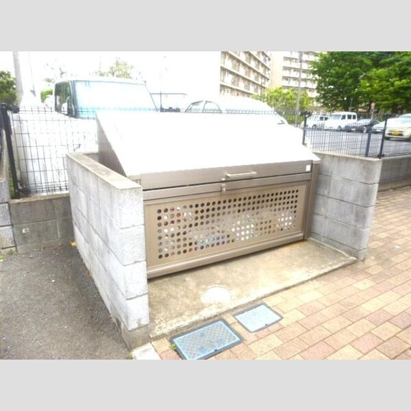 セジュール梨香 入居者様専用ゴミストッカー