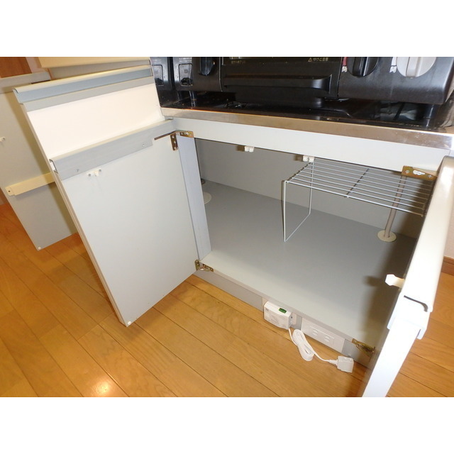 メゾンドゥメール102号室 キッチン下収納
