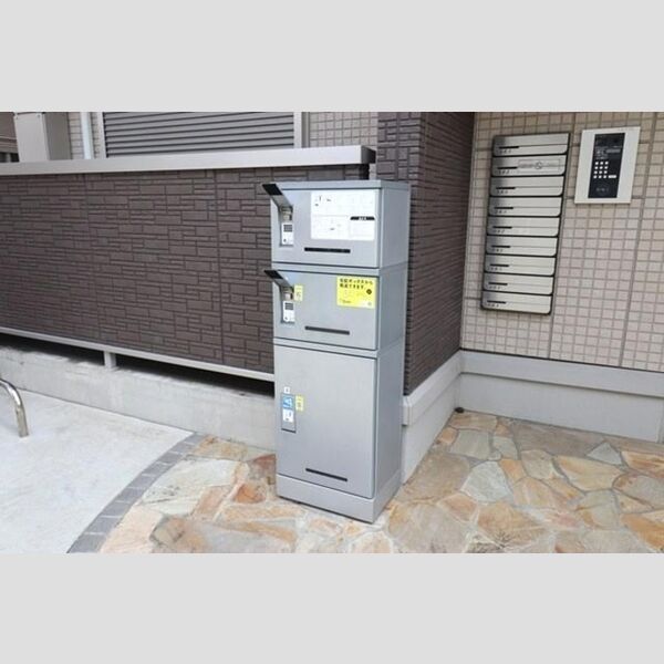 コンフォート　リリィ 宅配ボックス