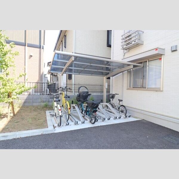 メゾン・アルカディア101号室 駐輪場