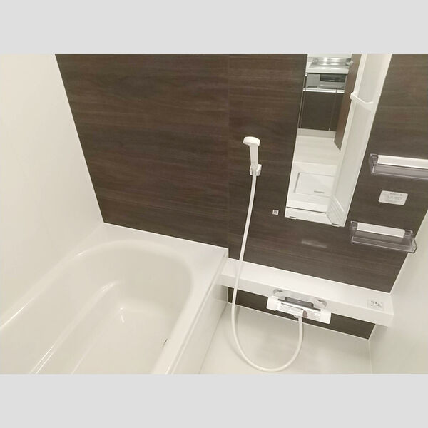 ロイジェント加美平102号室 玄関