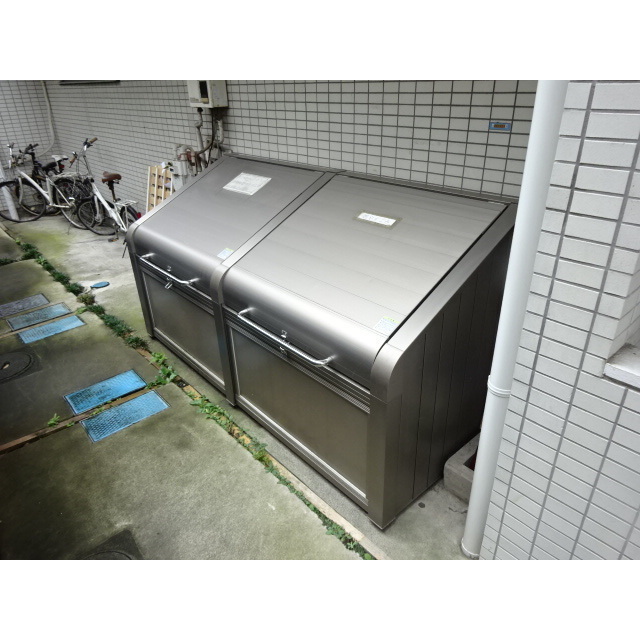 YMD新宿ビル2階 ダストボックス